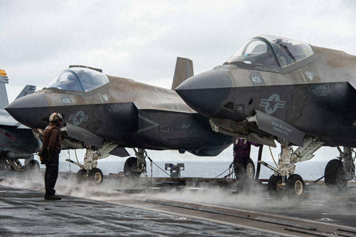 美军尴尬！F-35C锈迹斑斑变废铁，中国歼-35未出场已领先一半