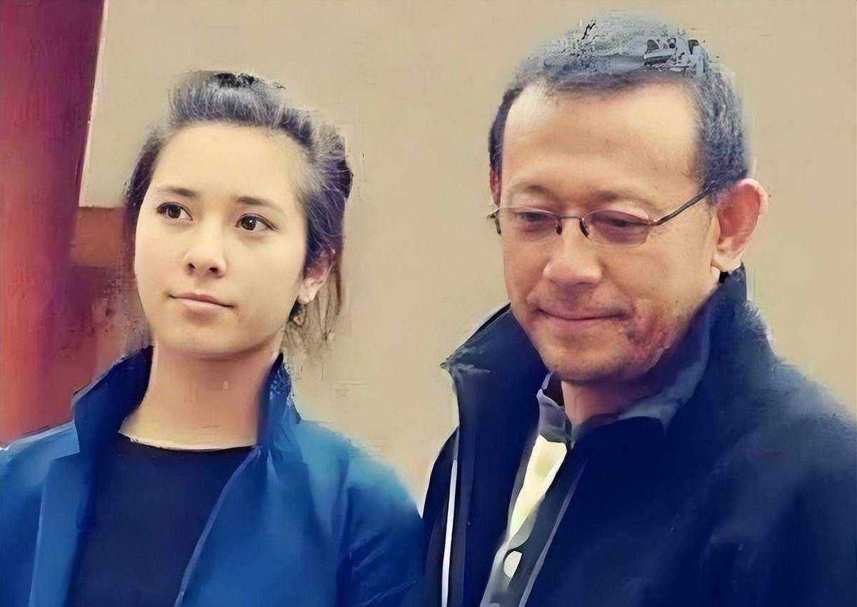 姜文31岁女儿结婚，姜一郎小腹凸起疑怀孕，外国女婿身份曝光