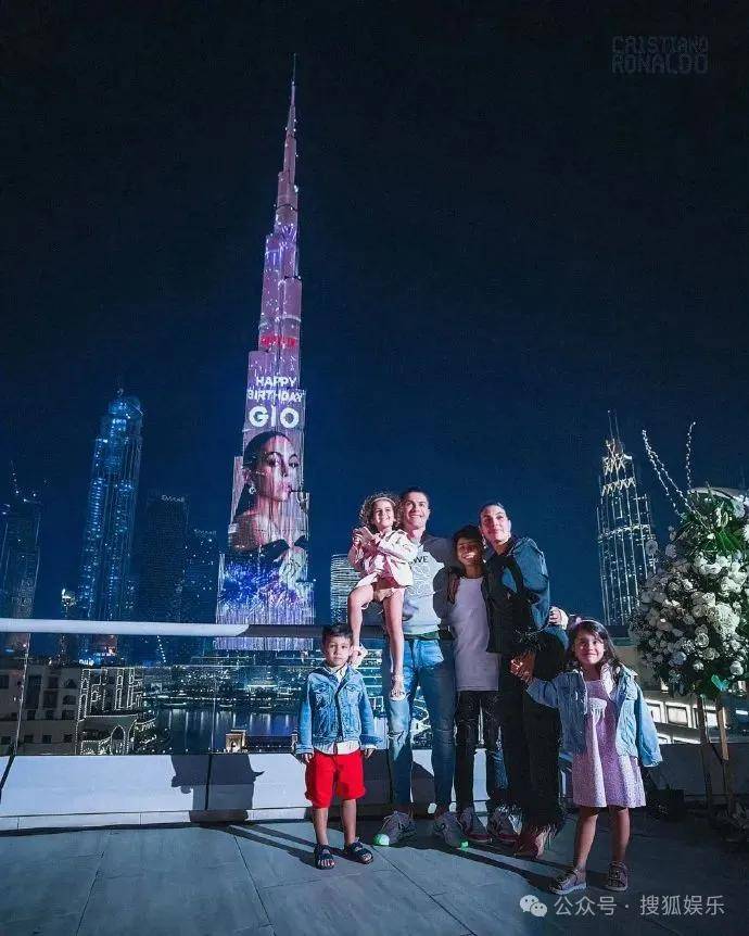共同抚养5个孩子的九年爱情长跑终于结局？他俩这事可算是定下了！