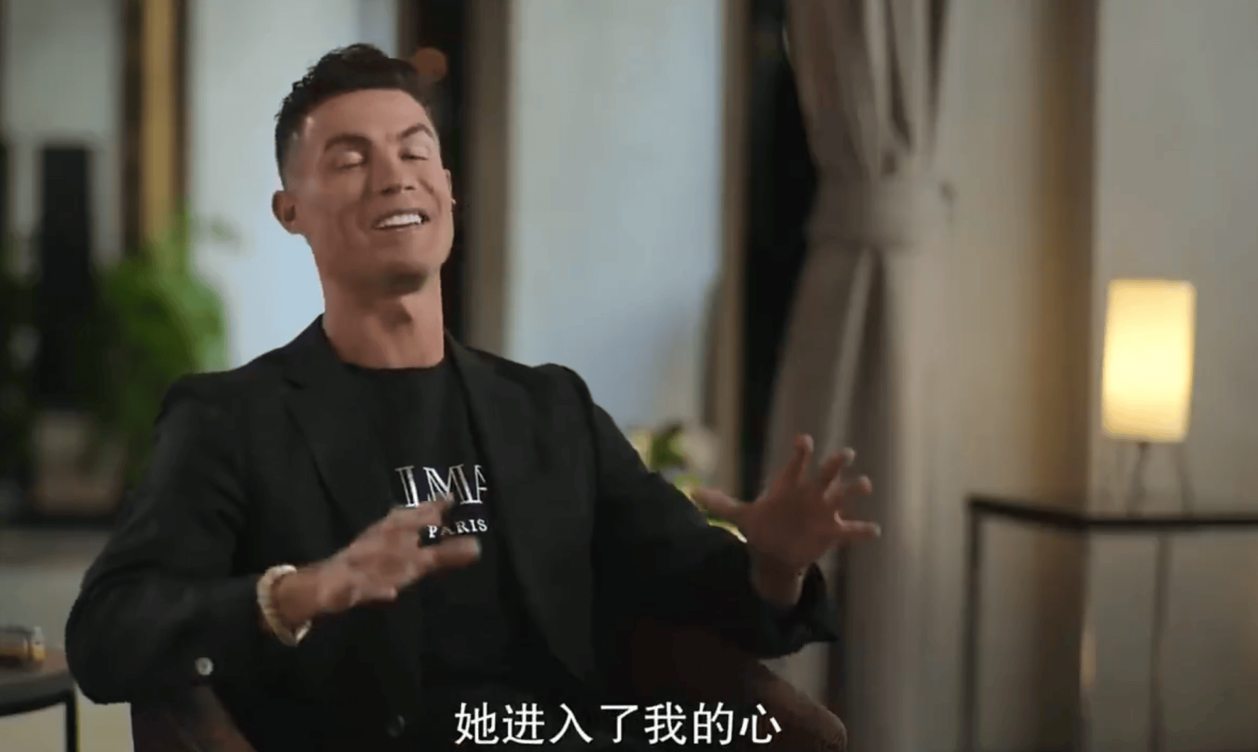 C罗乔治娜9年爱情长跑终成眷属，“鸽子蛋”大钻戒价值千万