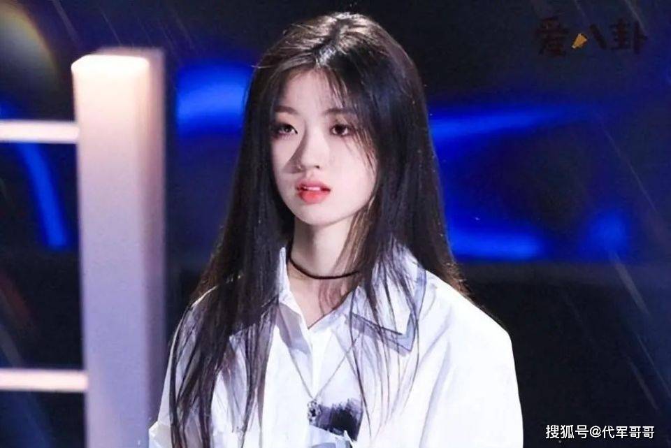 从“天才少女”到争议不断，自毁星途的单依纯，给所有女星提了个醒