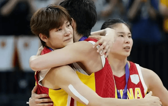 李梦回归众望所归？恩里克玩不转大巴黎，覃海洋实现边道奇迹