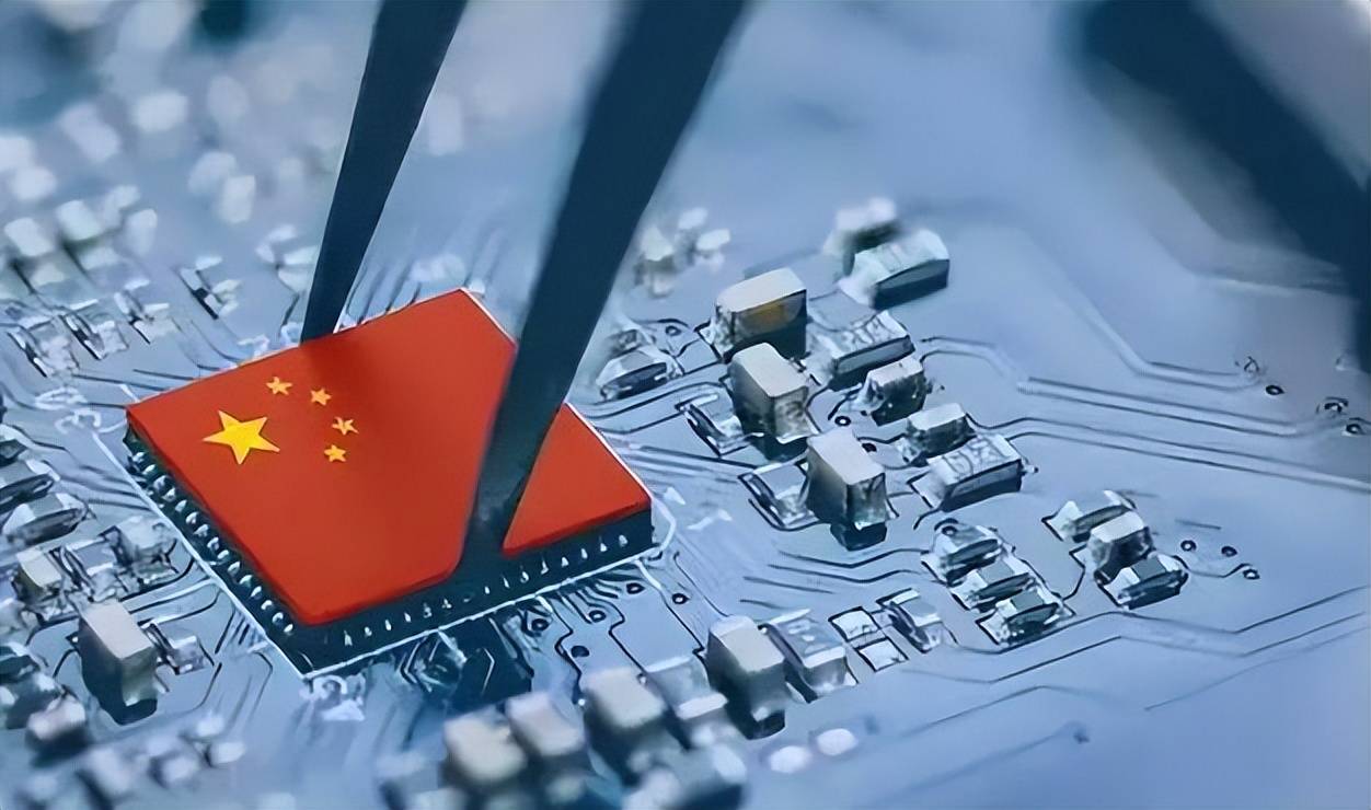 原创             中美芯片战关键时刻，2员工携核心技术潜逃美国，后果比预想严重
