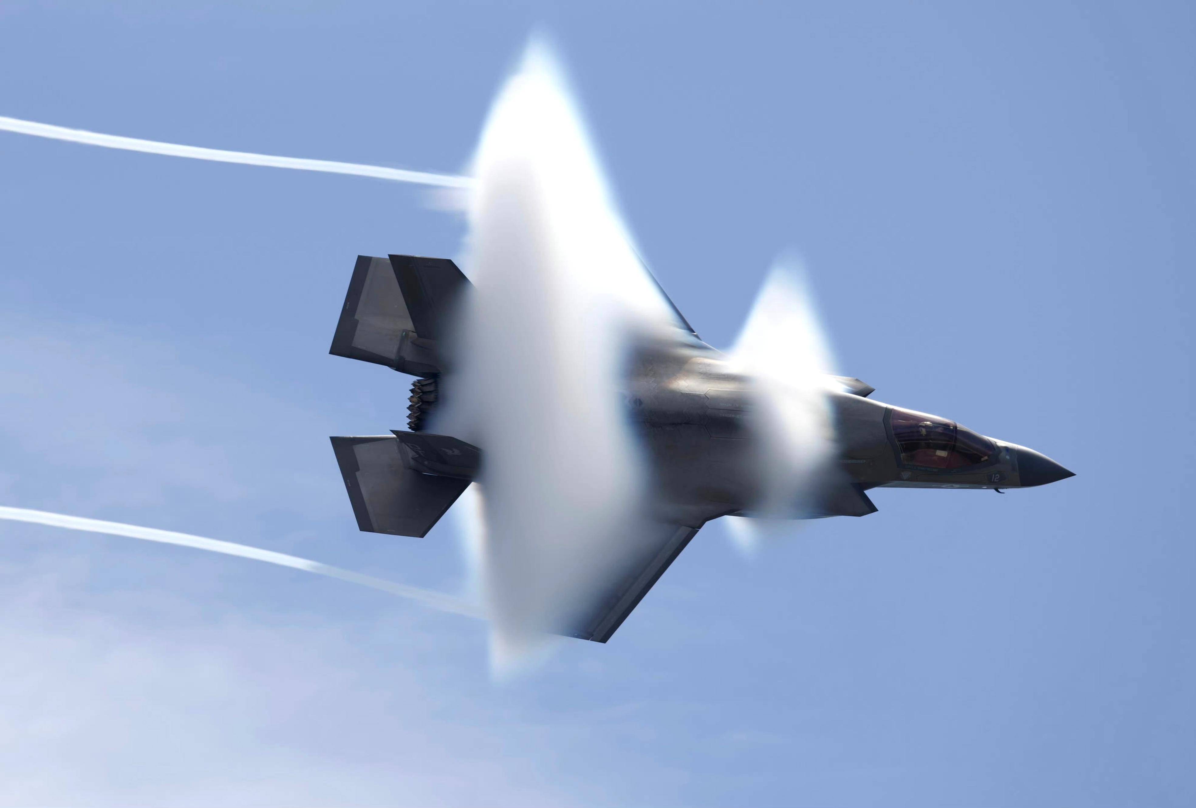 英军F-35B又出状况！鹿儿岛紧急迫降背后，技术软肋暴露无遗