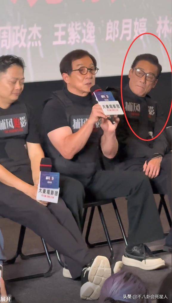 成龙自曝家里有弹药库，3000杆枪10万发子弹，他的特权远不止这些