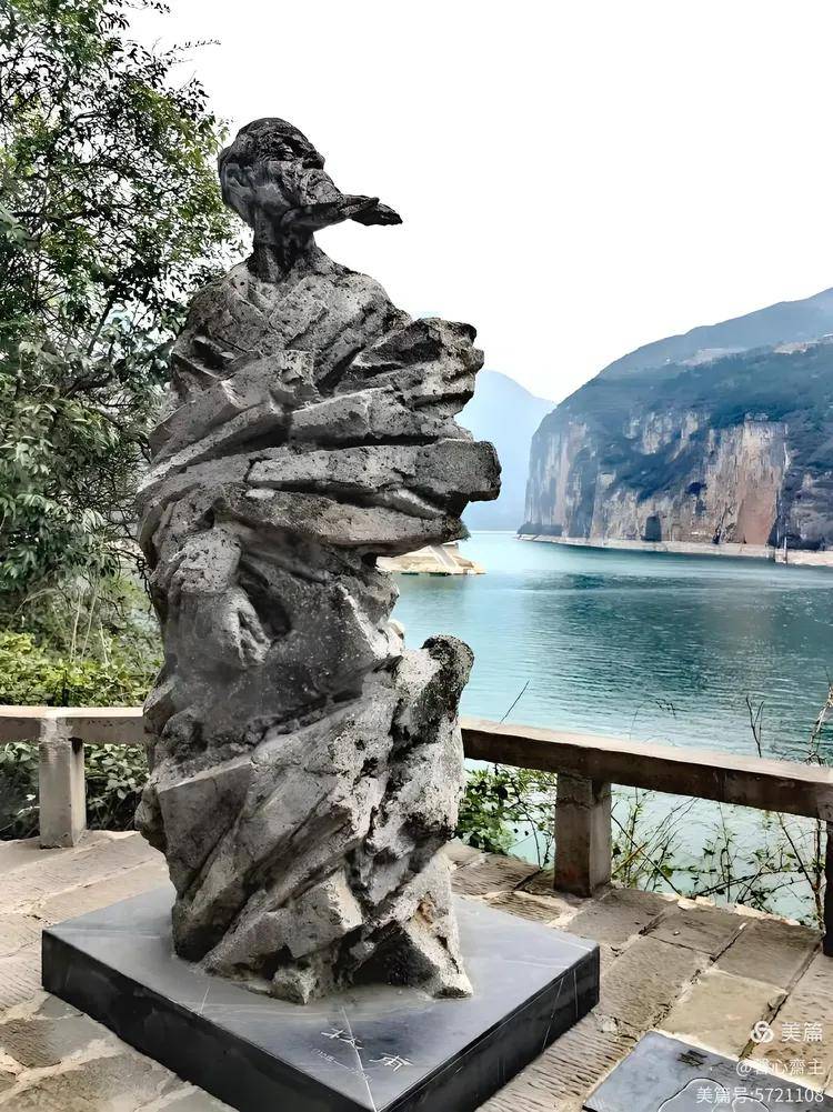 帝城诗仙太白雕像▽江泽民题李白诗▽白帝城诸葛亮雕像▽白帝城杜甫雕像