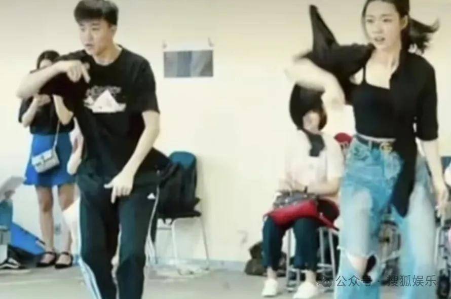 “上岸先斩意中人”的前任成了她事业的催化剂？这俩的分手真相好让人唏嘘！
