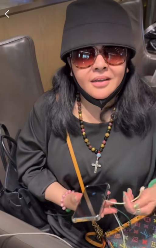 突发！62岁知名歌手千百惠去世，曝最后露面照，曾炫耀内地身份证