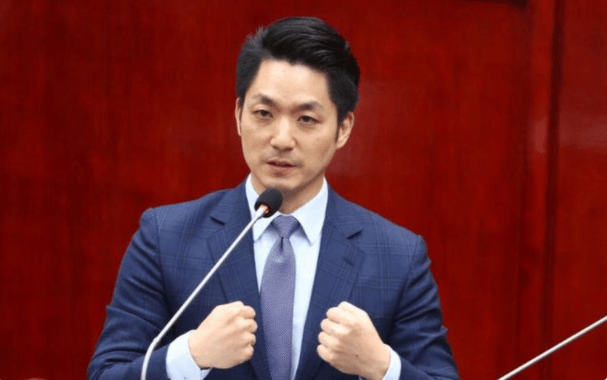 赖清德彻底不装了！台当局下了“死命令”：任何人都不准去大陆参加九三阅兵，否则严厉惩处！
