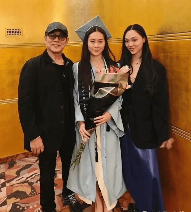 62岁李连杰住院照曝光，脸色憔悴却很乐观，坦言看淡生死！