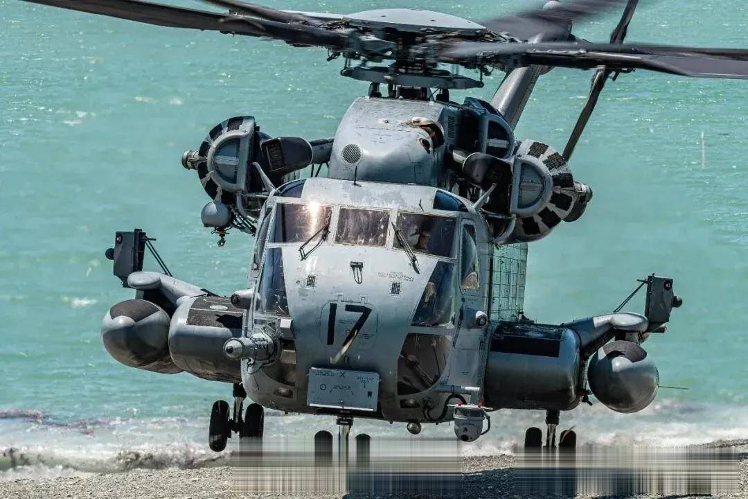 美军三引擎怪兽悬停南海！55士兵闪电突击，拆解室曝出仿制禁区