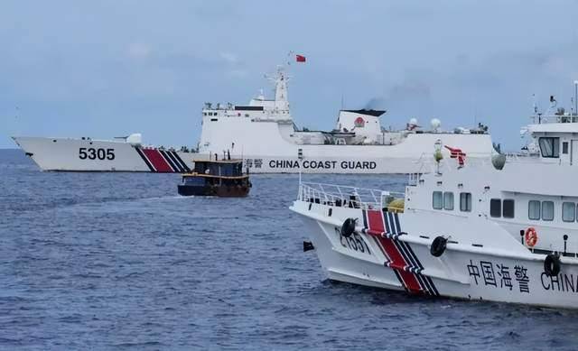 警惕南海新危机！又一国秘密扩建岛礁，中方打出三记“组合拳”