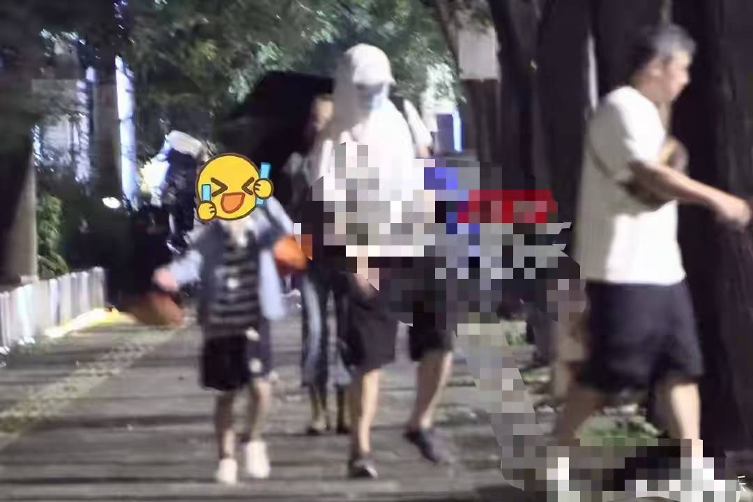 妹妹远在美国，父母双双离世，如今68岁的葛优现状如何了？