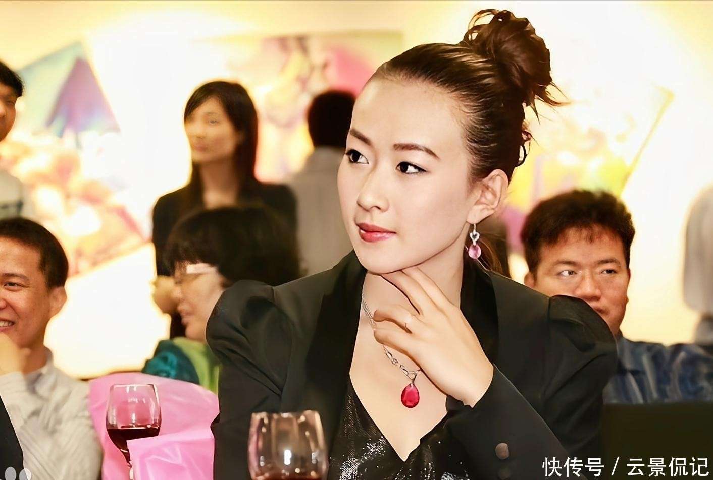 她才是顶级白富美！23岁继承10亿资产，现在掌管8700亿金融帝国