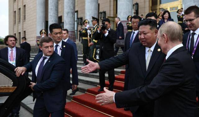 在钓鱼台国宾馆，金正恩对普京说“会全力以赴”，俄军全线进攻