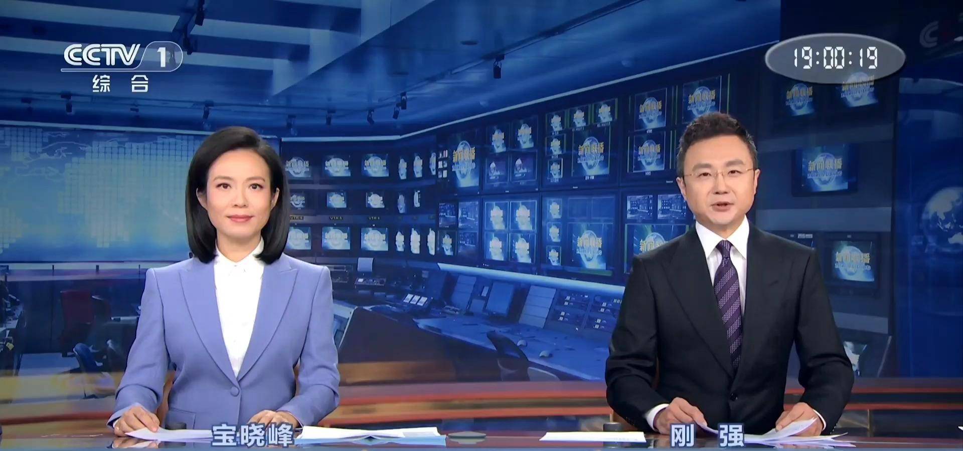 一开口就赢了全场！九三阅兵解说员揭晓，原来是他们两位，都是央视知名主持人，颜值才华气质并存