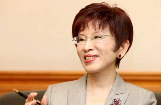 看完阅兵返台后，洪秀柱要被关？民进党想出昏招，要“借刀杀人”