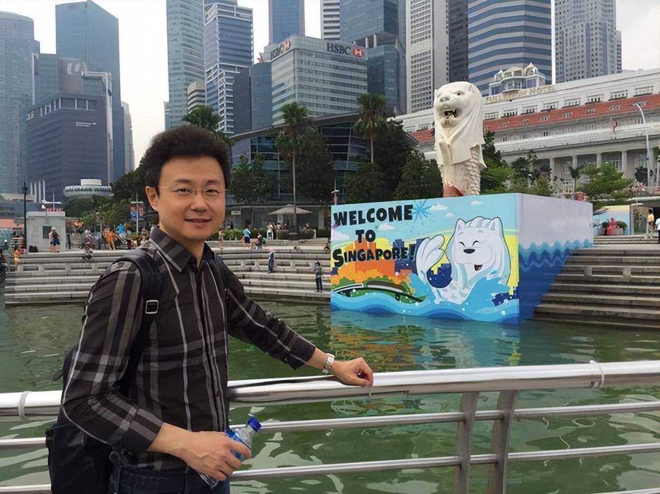 一开口就赢了全场！九三阅兵解说员揭晓，原来是他们两位，都是央视知名主持人，颜值才华气质并存