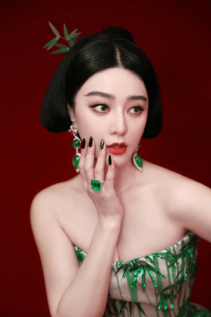 娱乐圈十大80后美女红星！又纯又欲身材火辣性感撩人