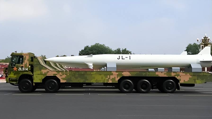 轰6N携大杀器亮相！全球首款空射弹道导弹，射程覆盖太平洋彼岸！