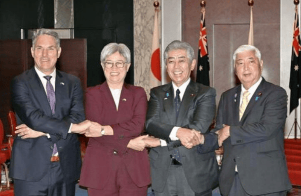 澳军连开3枪，踩踏中国红线，解放军接下挑战书，兵力已一路北上