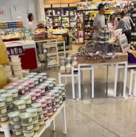 徐静蕾黄立行最新同框照！甜蜜逛超市，相爱15年成最低调神仙眷侣