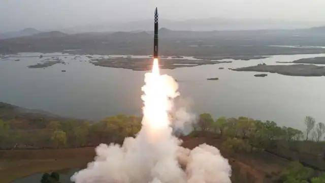 东风31BJ退化为“井射弹”？明明能机动发射，为啥还用发射井？