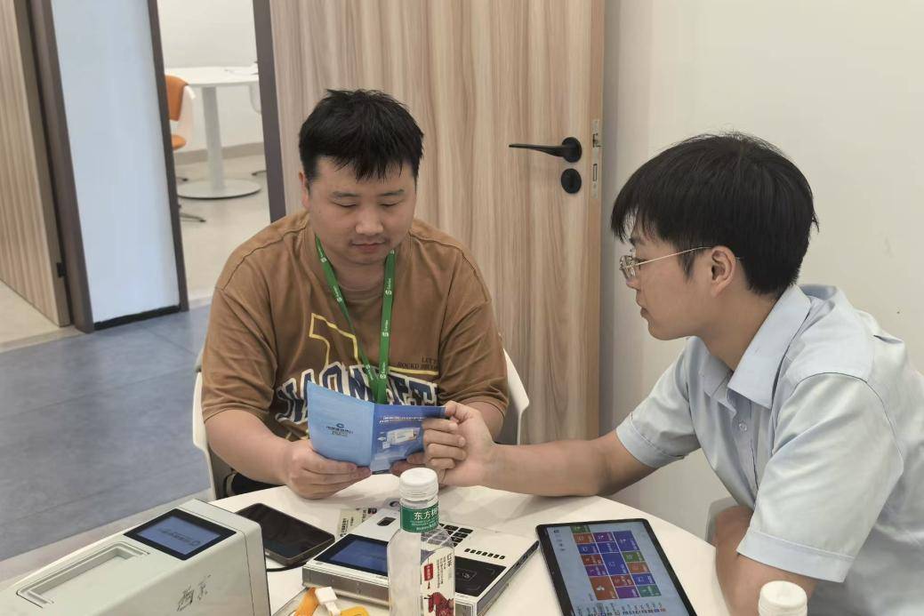 金融服务送上门 反诈防护零距离——建行长沙河西支行多场景守护群众“钱袋子”