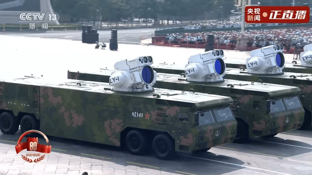 美军舰载激光武器一开火，宙斯盾雷达必须停机！055大驱完美解决