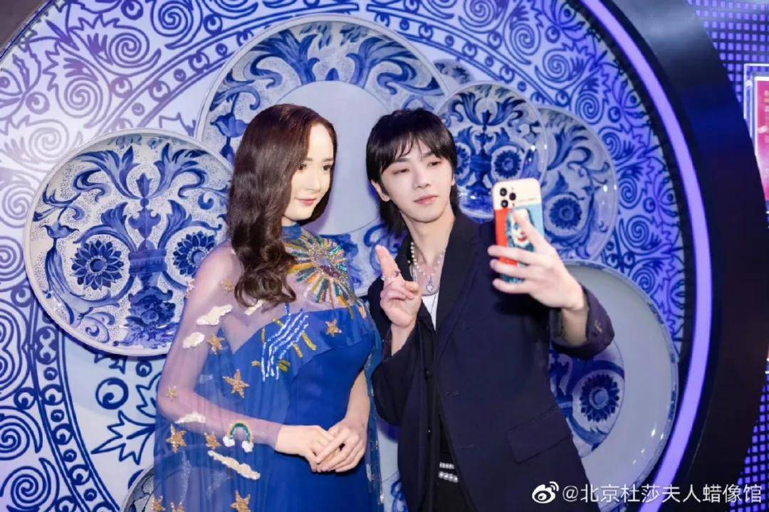 刘嘉玲粉裙贵气、刘涛郡主装飒爽！北京杜莎夫人蜡像馆歇业，明星蜡像回忆杀