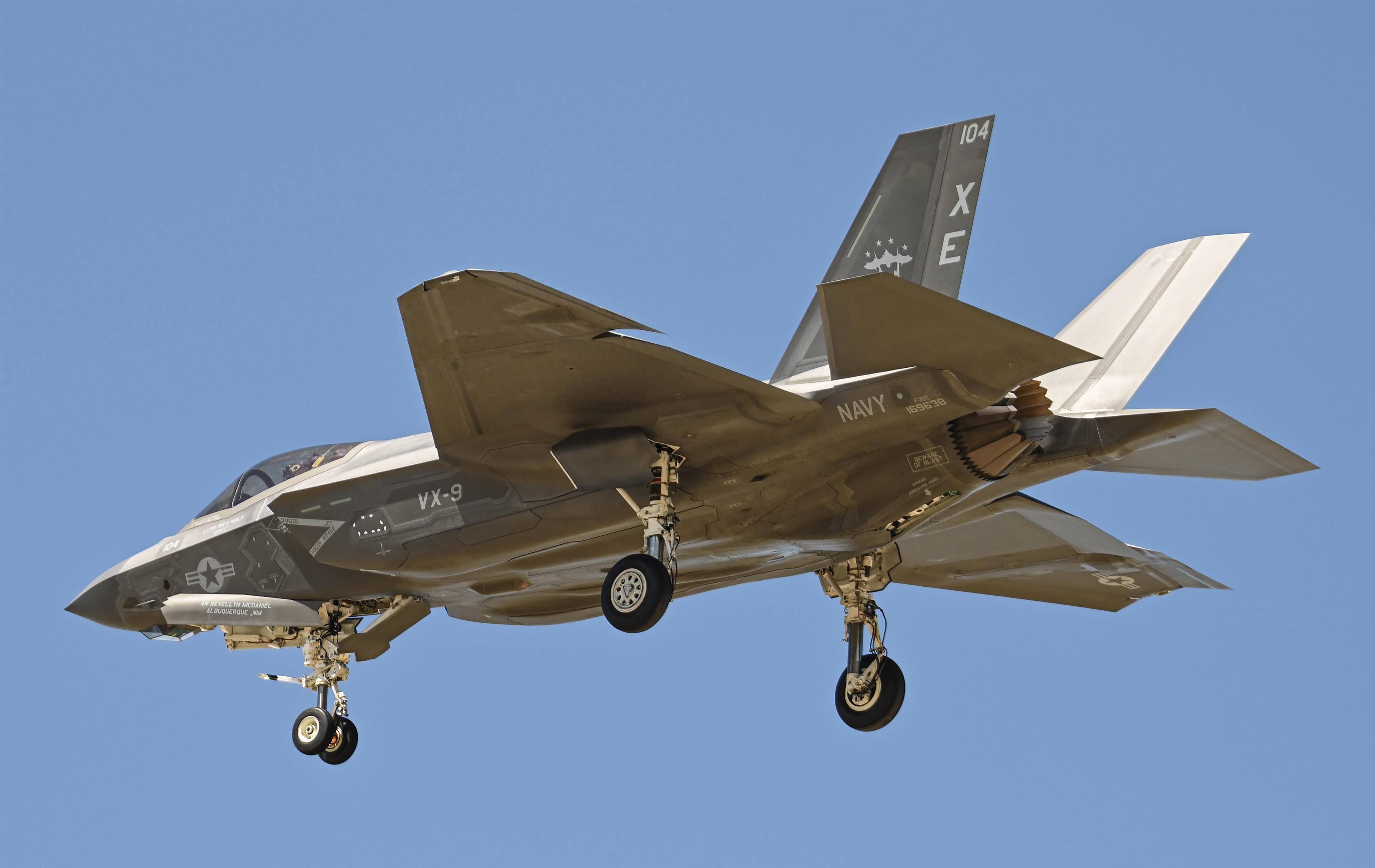 性能砍半，天价F-35沦为“半成品”，美军为何照单全收？