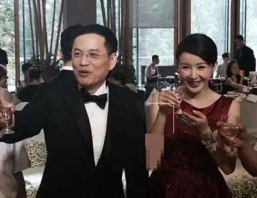 孙菲菲官宣离婚！曾被霸凌群殴，为挽救婚姻做过亲子鉴定