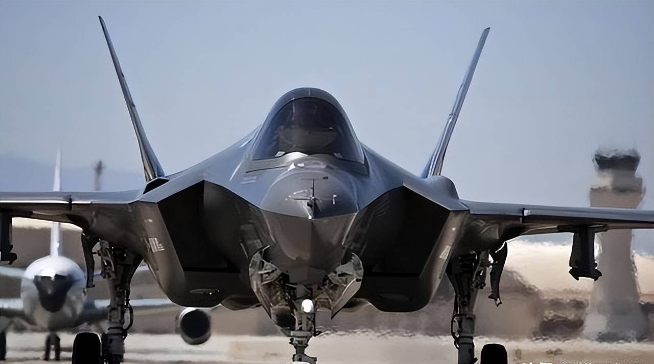 大批F-35B准备突袭，美军全面压境，马杜罗增兵284个前线，要打奉陪到底！