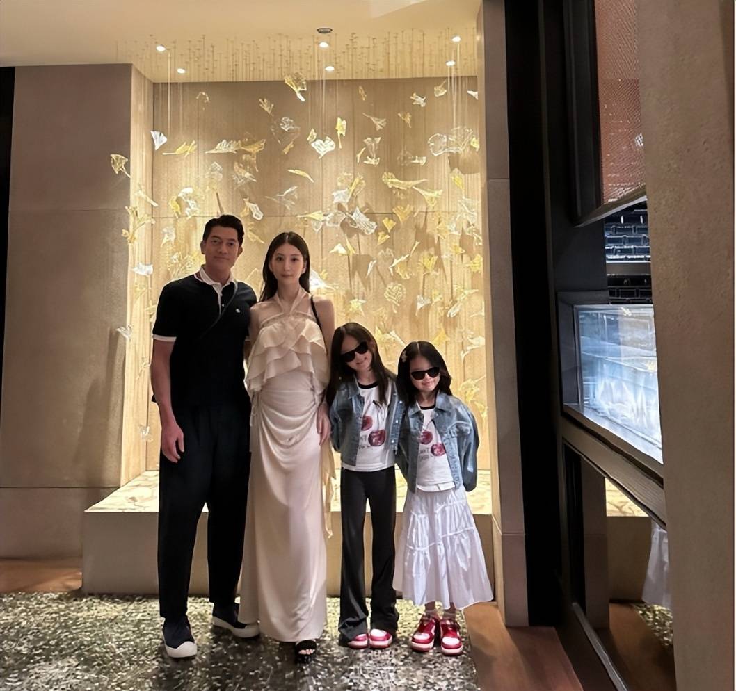 郭富城老婆晒孕期健身照，挺大肚练瑜伽不娇气，长胎少长肉美翻了