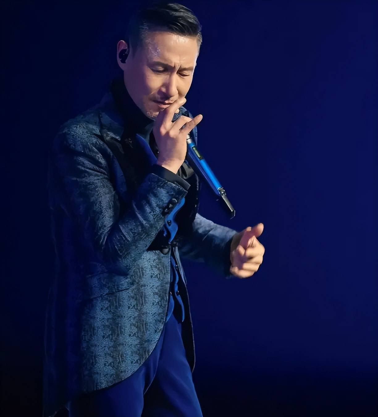 张学友被吐槽区别对待，演唱会门票香港比内地便宜，靠人气割韭菜