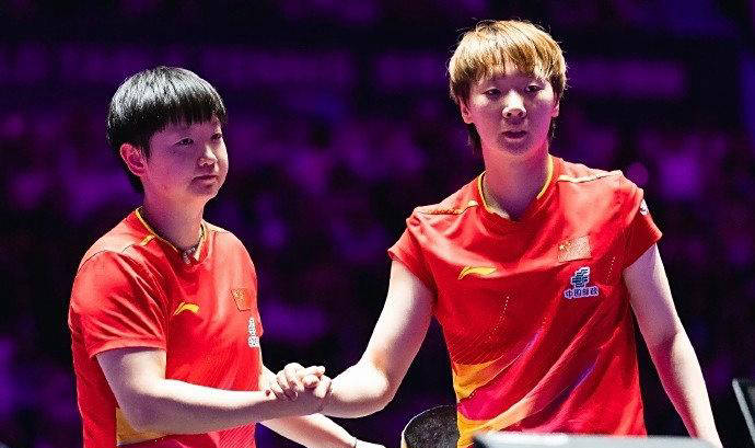 原创             笑料百出！孙颖莎被揶揄吃货+懒猫，幽默回应惹人捧腹