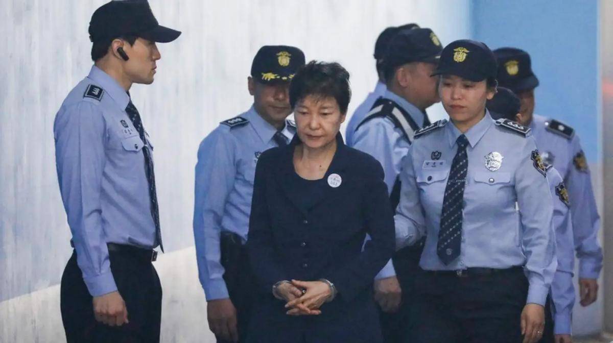 李在明终于“大仇得报”，174:1压倒性优势通过，韩国检察厅轰然倒塌！