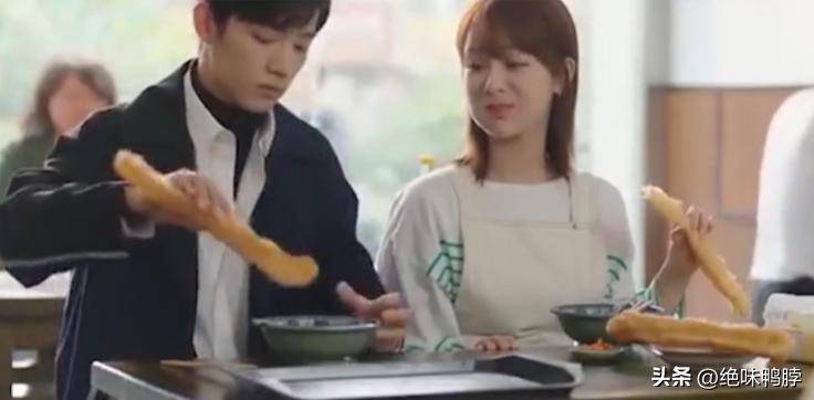 ���ϰѰ���ֱ�ӵݸ�Фս,ע��Фս������ʶ��Ӧ,��Ҳ̫��Ȼ�˰�