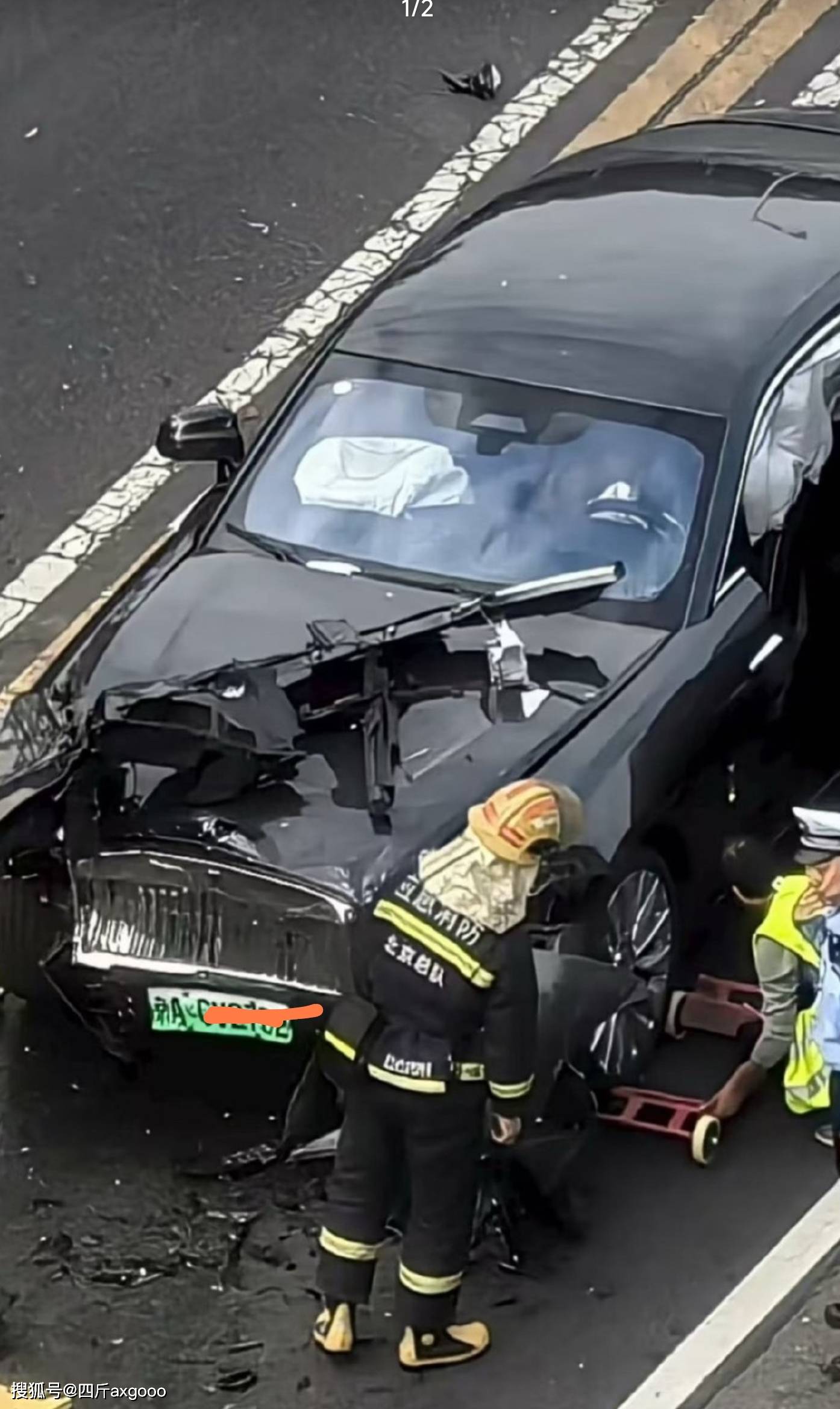 著名车评人出车祸，驾驶劳斯莱斯电车撞车，口头禅:这你受得了吗