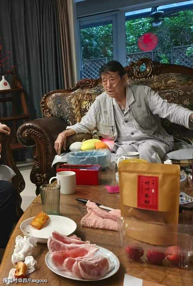 国家一级演员赵克明去世，5月在家吸氧画面曝光，手拿拐杖不离手