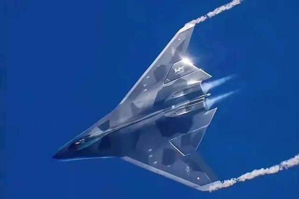 中国双六代舰载机曝光，2035年上舰时间确定，F-35C遭断代式碾压