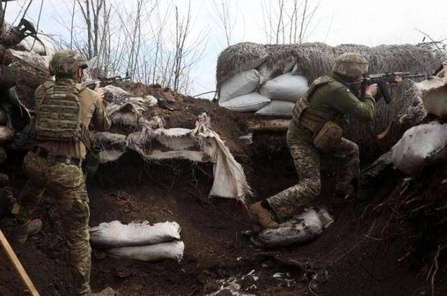 特朗普神助攻，第二个援俄国冒头，5000精兵就位，普京要出大招？