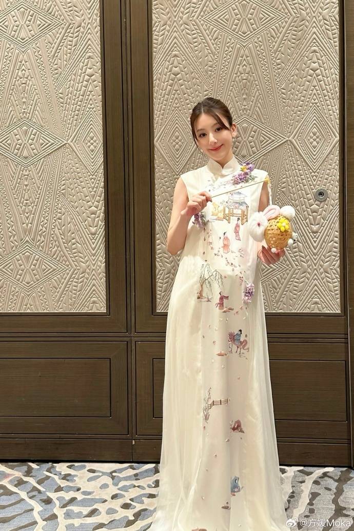 方媛回应日常生活有很多人打理：宝宝的一切我都喜欢亲力亲为
