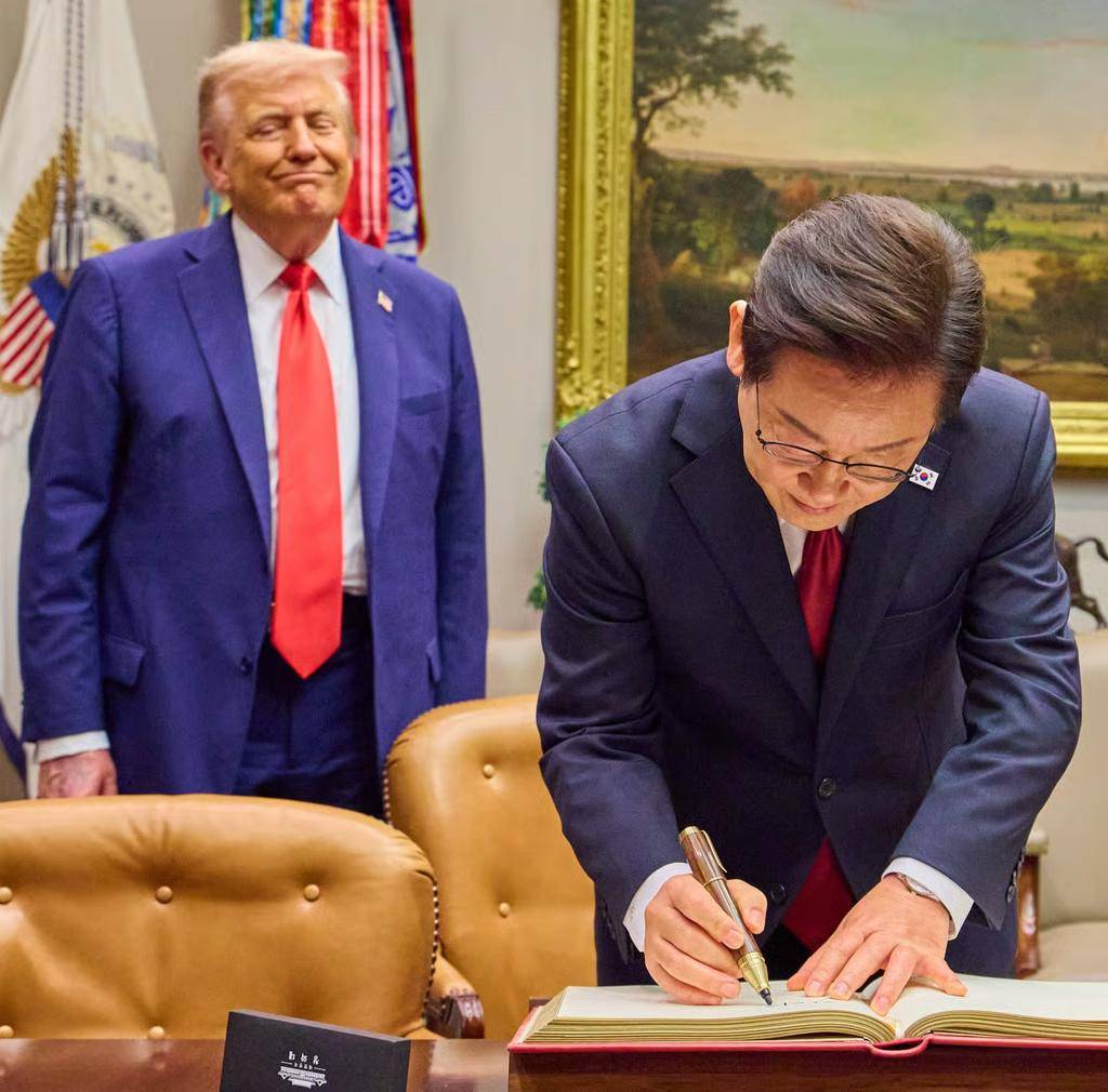 给了韩国机会不中用，自愿钻川普裤裆的李在明，不配看我们的阅兵
