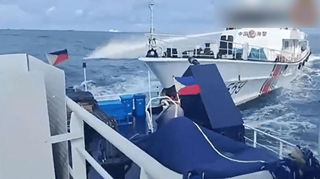 菲船非法闯入铁线礁，无视警告危险操作，中方海警规范驱离