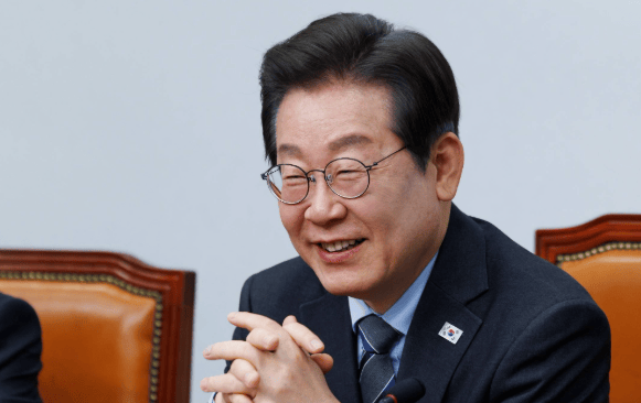 中美激烈交锋之际，韩国闯出大祸！商务部官宣，收到中方制裁令的当天，李在明就知道事情麻烦了