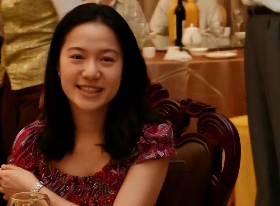 原创             没想到，杨振宁去世后，49岁妻子翁帆，竟因一个动作实现口碑暴涨