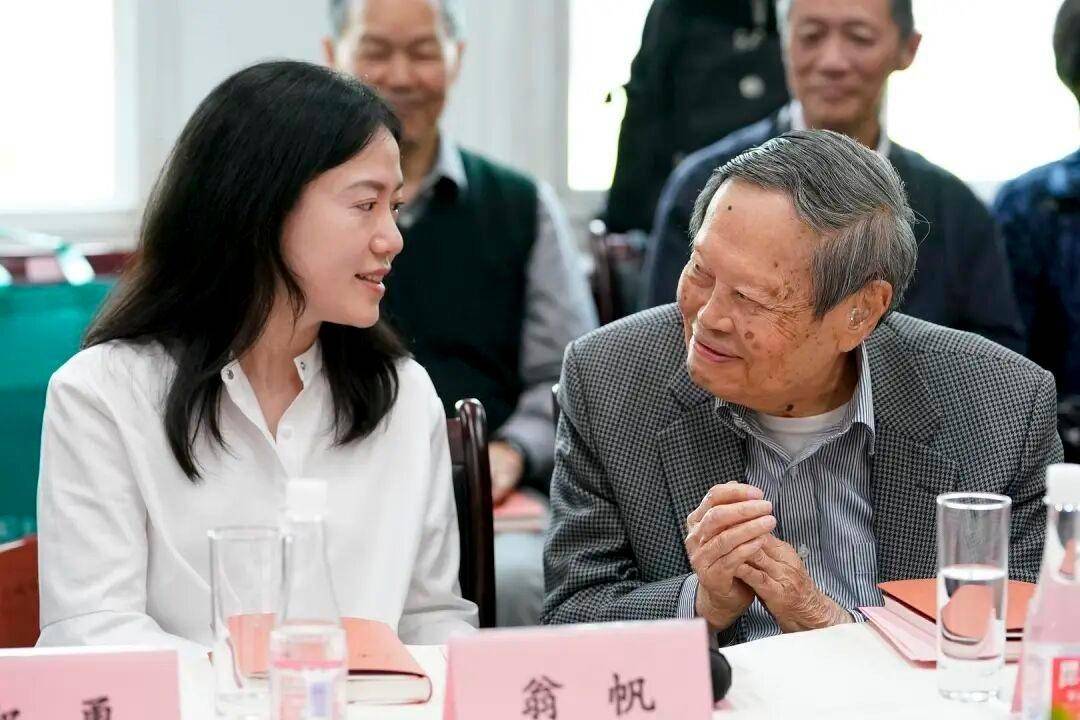 原创             杨振宁去世后，翁帆首发声，字字催泪，争议20年的3个疑惑解开了