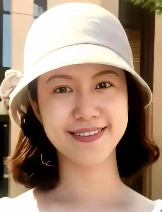 原创             没想到，杨振宁去世后，49岁妻子翁帆，竟因一个动作实现口碑暴涨