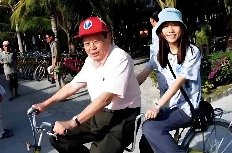 原创             杨振宁去世后，翁帆首发声，字字催泪，争议20年的3个疑惑解开了